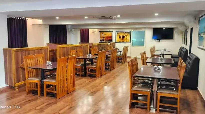 ホテル Radhma Residency