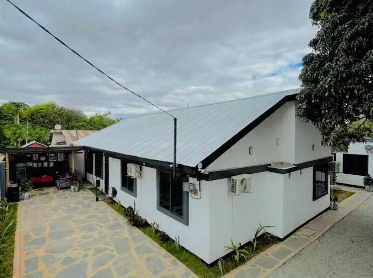 تختخواب و صبحانه The Baobab Homestay