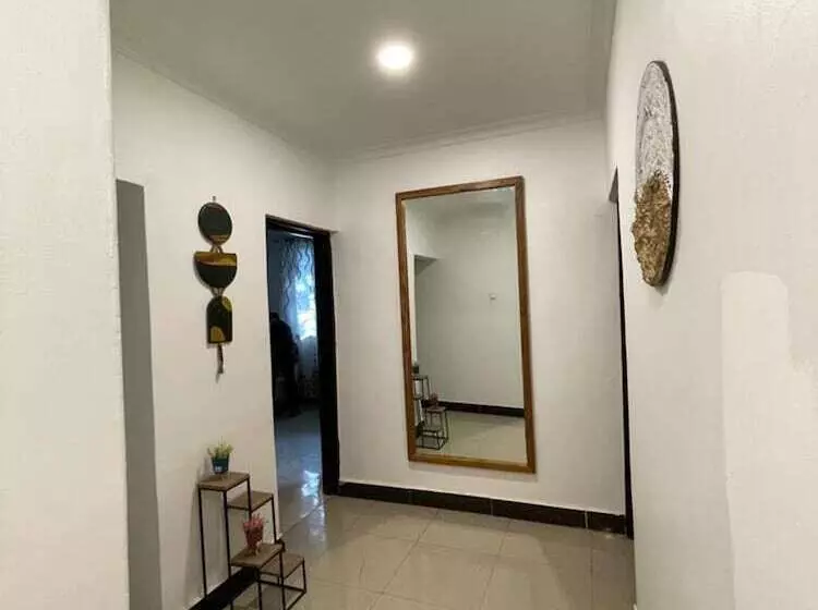 تختخواب و صبحانه The Baobab Homestay