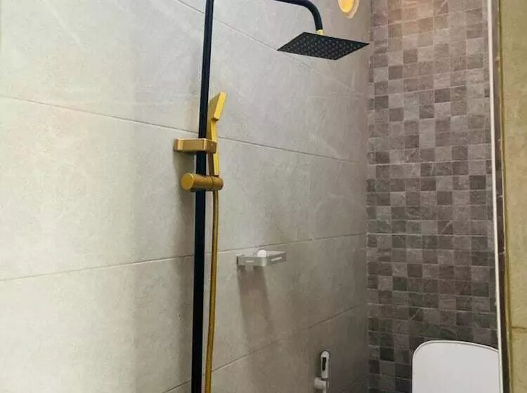 تختخواب و صبحانه The Baobab Homestay