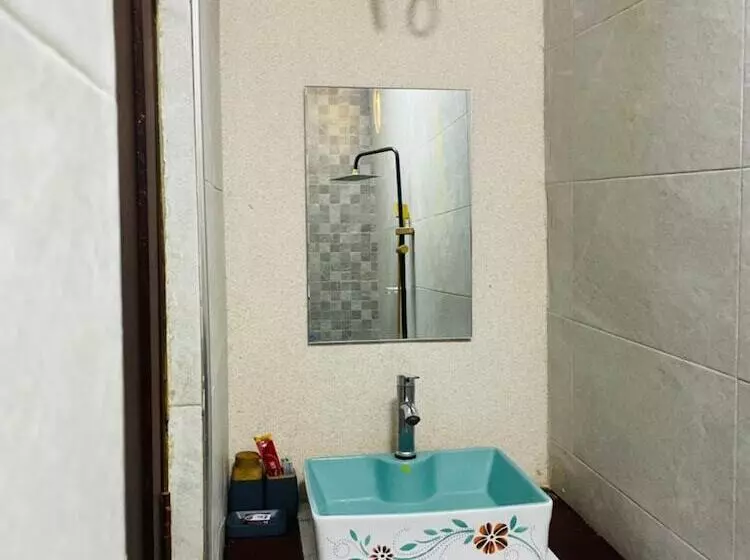 تختخواب و صبحانه The Baobab Homestay