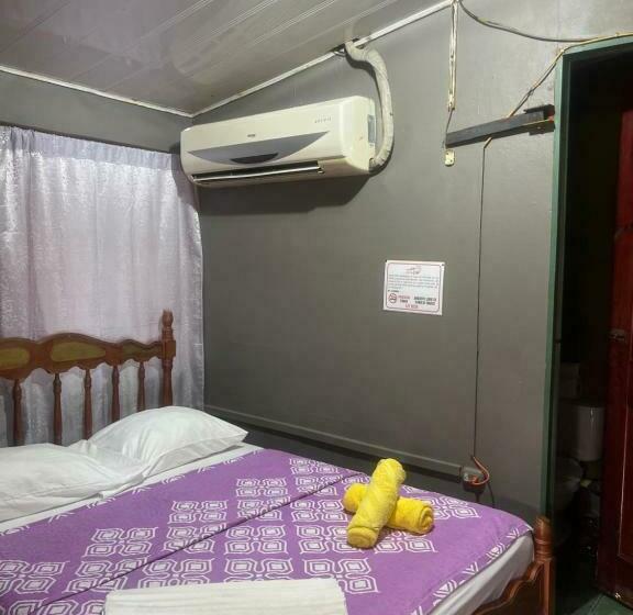 هتل Cabinas Y Restaurante Arena Y Sol