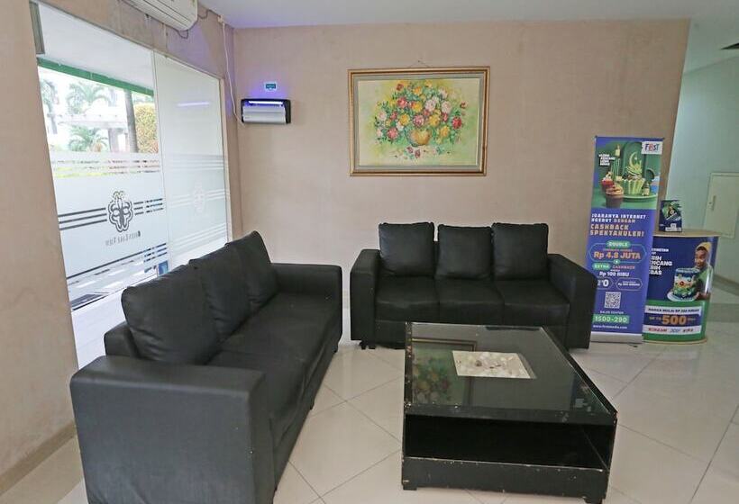 ホテル Capital O 92971 Pelangi Residence