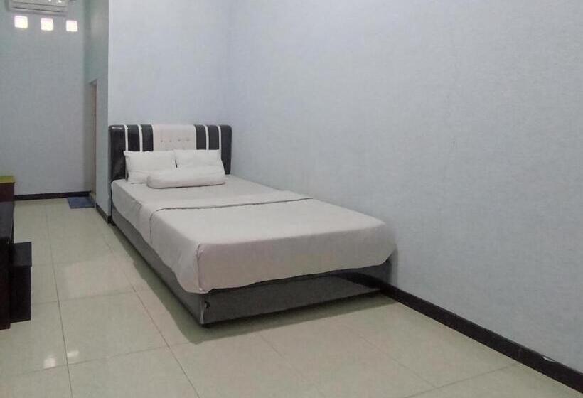 ホテル Surya Abadi Homestay Syariah Redpartner