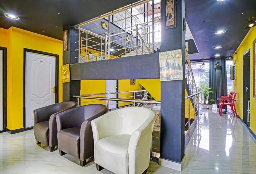 בית מלון כפרי Oyo Flagship The Coffee Club Executive Lodging