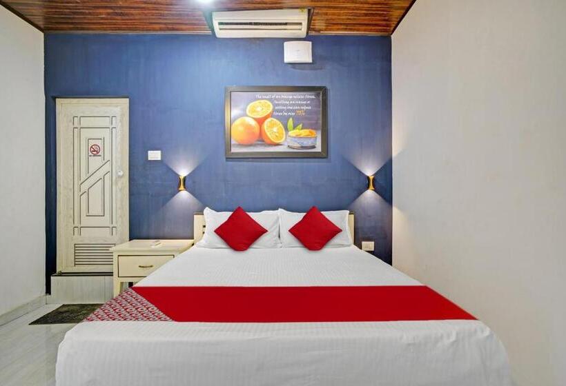 בית מלון כפרי Oyo Flagship The Coffee Club Executive Lodging