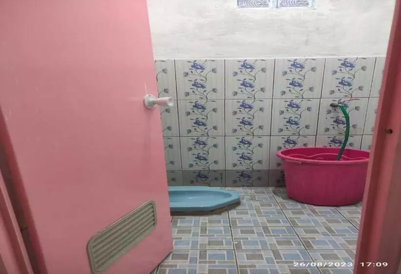 Hotelli Spot On 93042 Lina Homestay Syariah