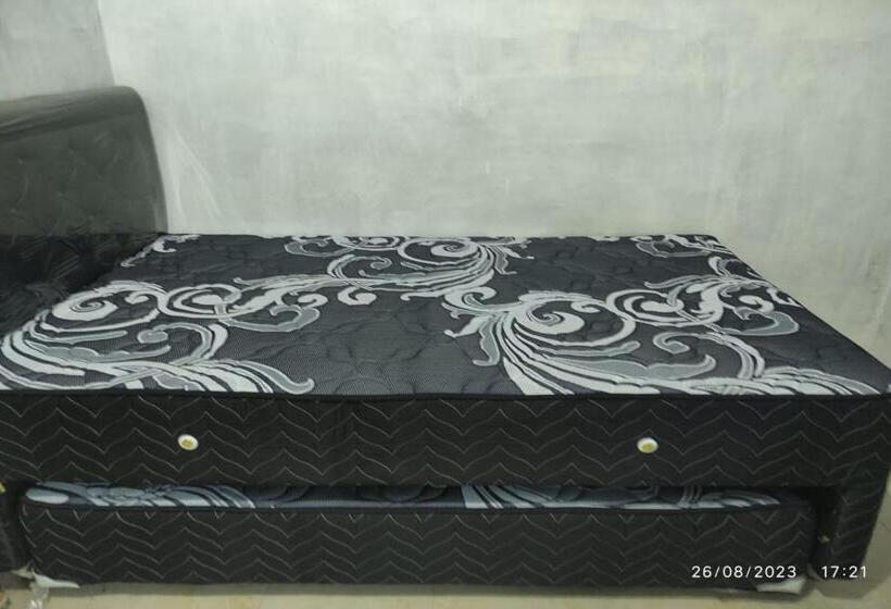 هتل Spot On 93042 Lina Homestay Syariah