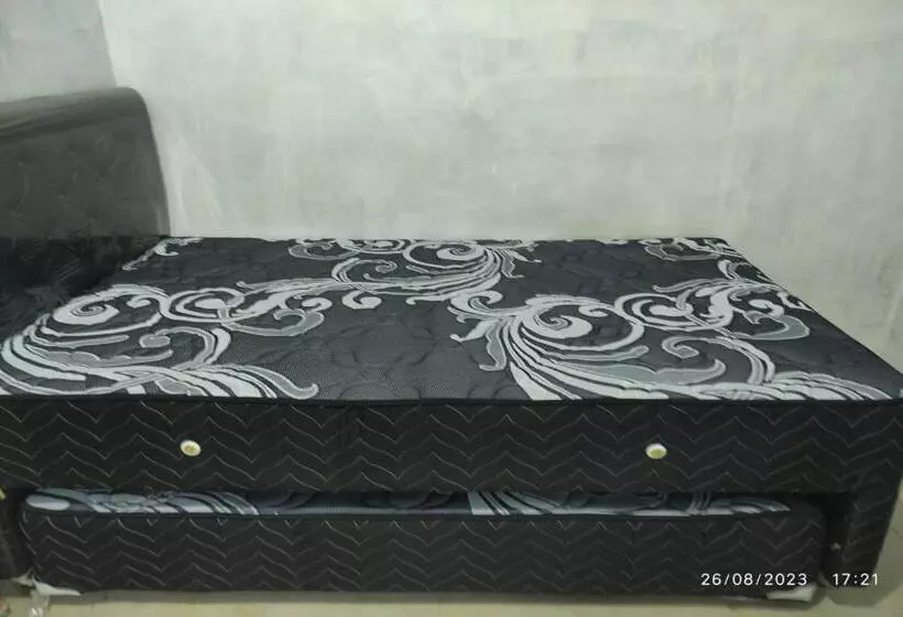 Hotelli Spot On 93042 Lina Homestay Syariah