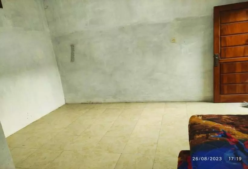 Hotelli Spot On 93042 Lina Homestay Syariah