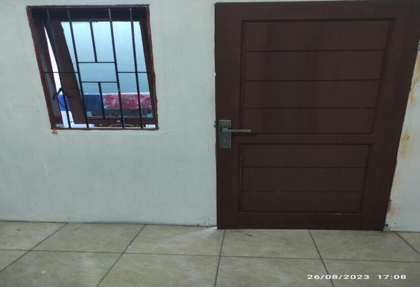 هتل Spot On 93042 Lina Homestay Syariah