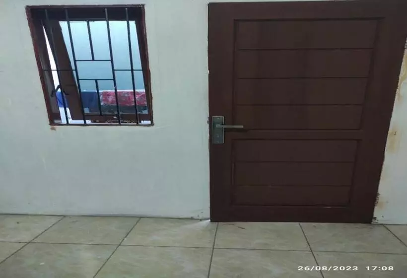 Hotelli Spot On 93042 Lina Homestay Syariah