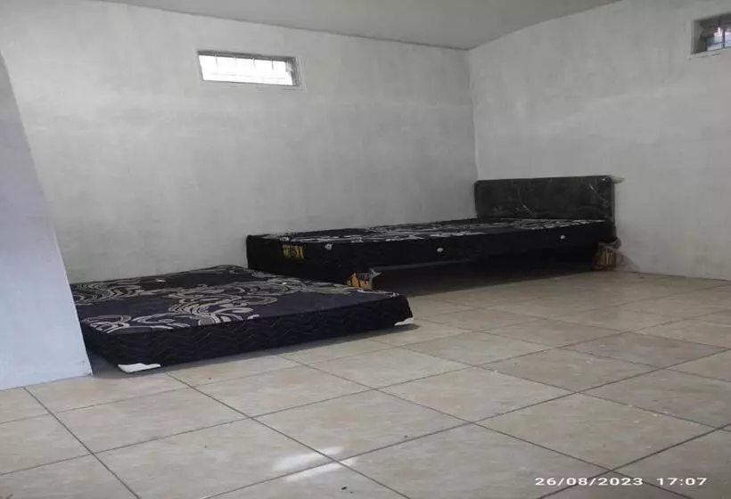 Hotelli Spot On 93042 Lina Homestay Syariah