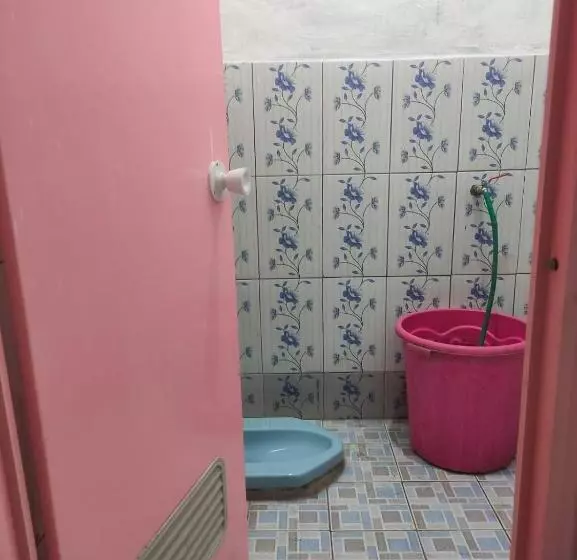 Hotelli Spot On 93042 Lina Homestay Syariah