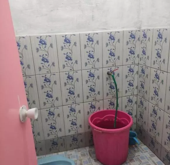 Hotelli Spot On 93042 Lina Homestay Syariah