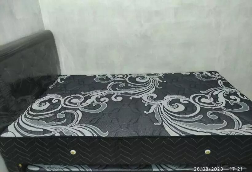 Hotelli Spot On 93042 Lina Homestay Syariah