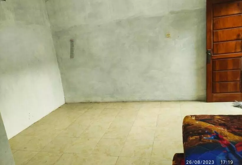 Hotelli Spot On 93042 Lina Homestay Syariah