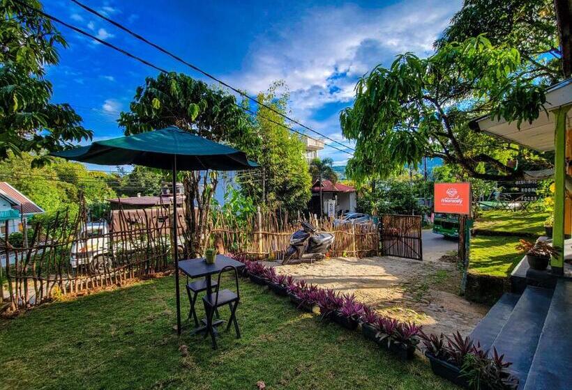 Mad Monkey Hostel And Lounge