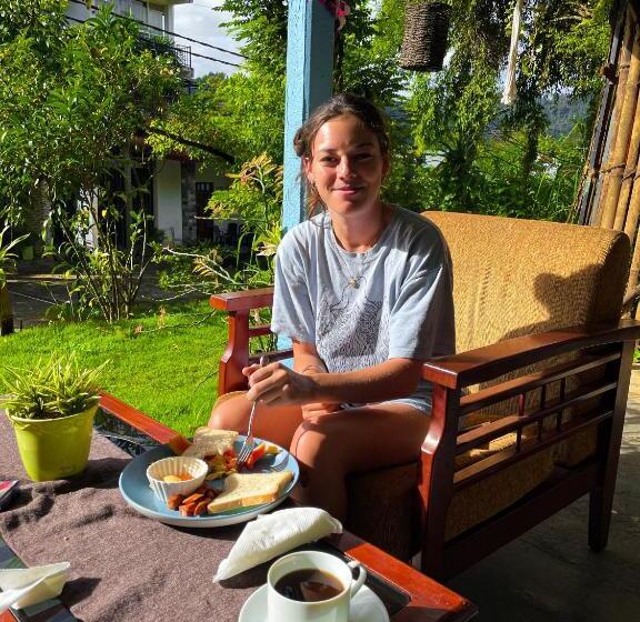 Mad Monkey Hostel And Lounge