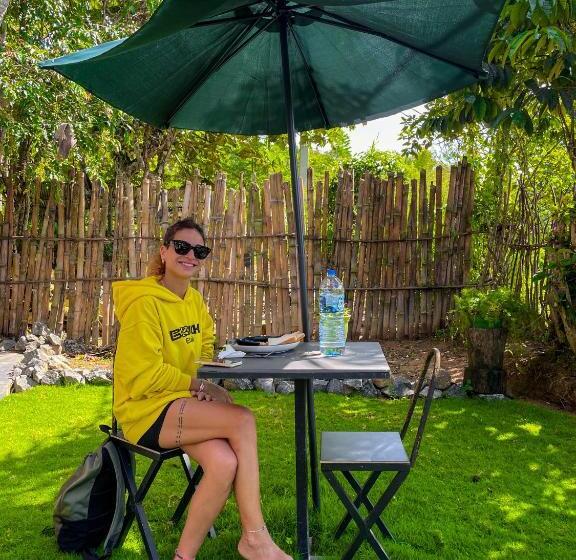 Mad Monkey Hostel And Lounge