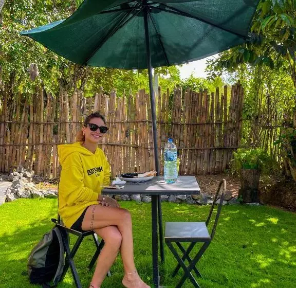 Mad Monkey Hostel And Lounge