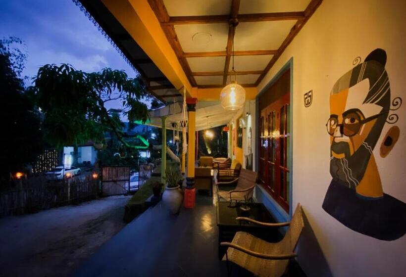 Mad Monkey Hostel And Lounge