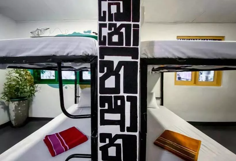 Mad Monkey Hostel And Lounge