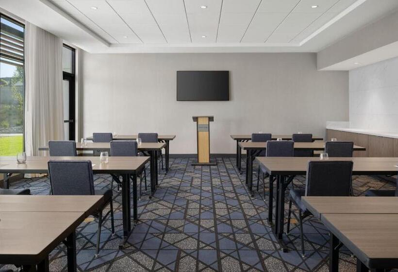 هتل Courtyard By Marriott Pocatello