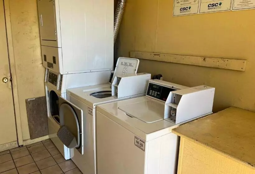 ホテル Deluxe Inn