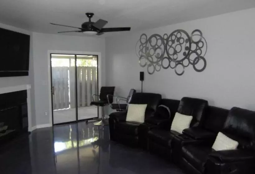 Hotelli Modern/retro Condo