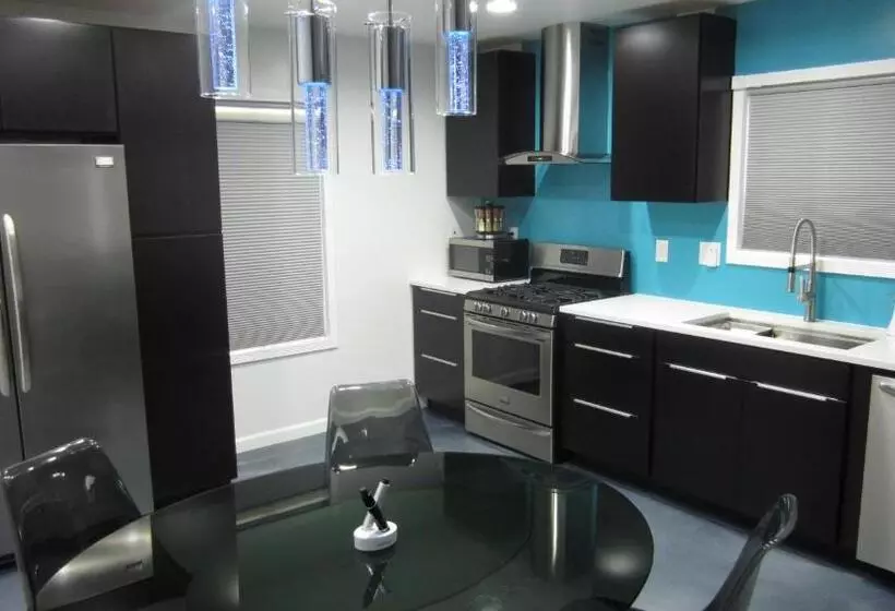 Hotelli Modern/retro Condo