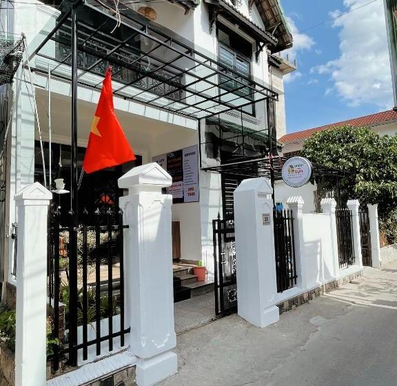 هتل Under The Sun Homestay