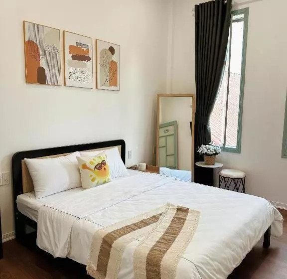 هتل Under The Sun Homestay