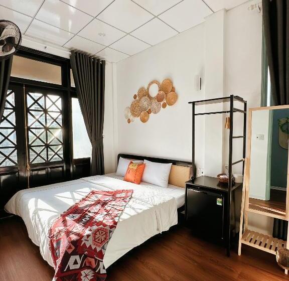 هتل Under The Sun Homestay