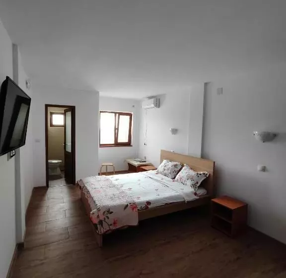 ペンション Eco House