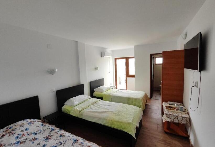 پانسیون Eco House