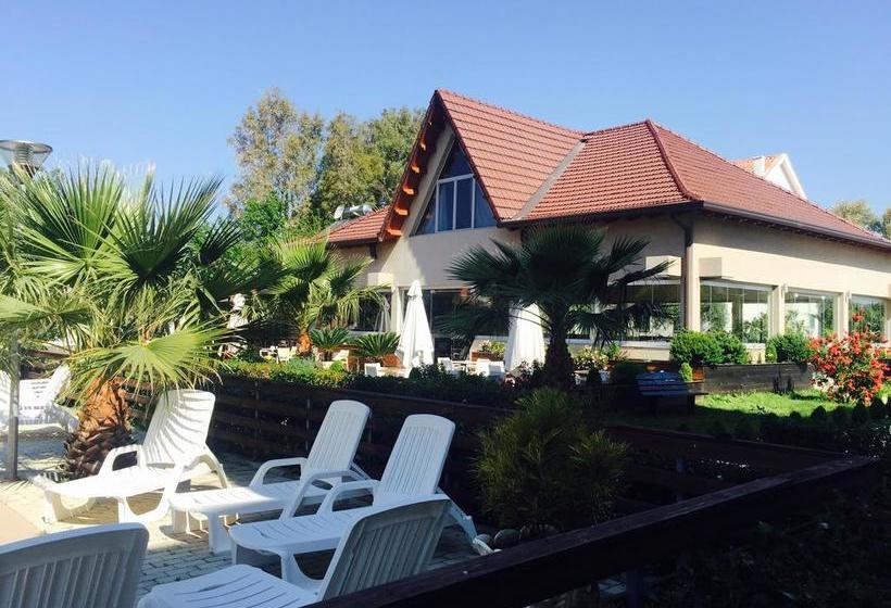 Godija Hotel & Suites