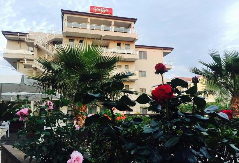 Godija Hotel & Suites