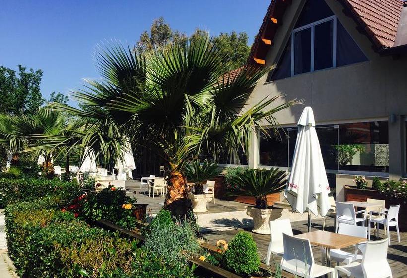 Godija Hotel & Suites