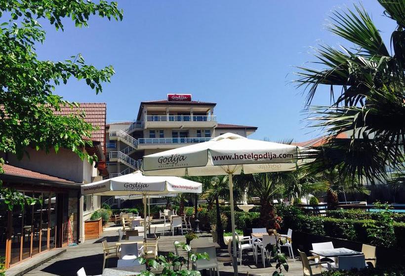 Godija Hotel & Suites