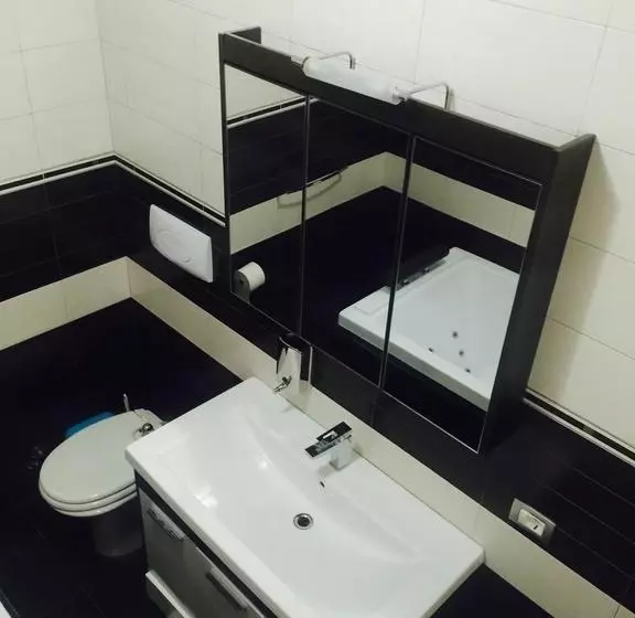 Godija Hotel & Suites