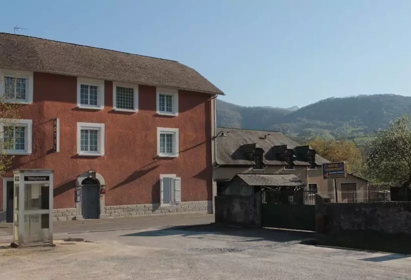 ホテル Hôtel Ladagnous