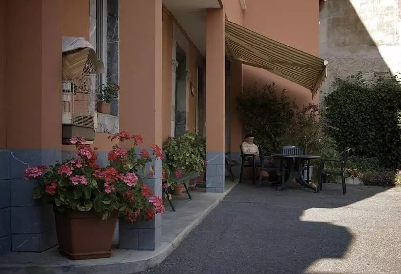 ホテル Hôtel Ladagnous