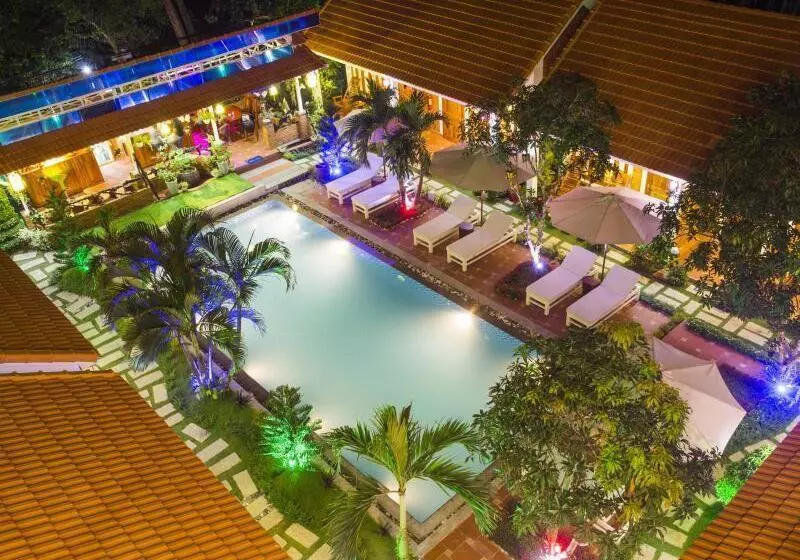 استراحتگاه Little Garden Bungalow