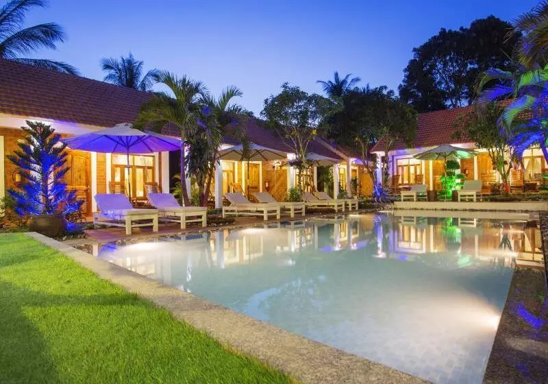 استراحتگاه Little Garden Bungalow