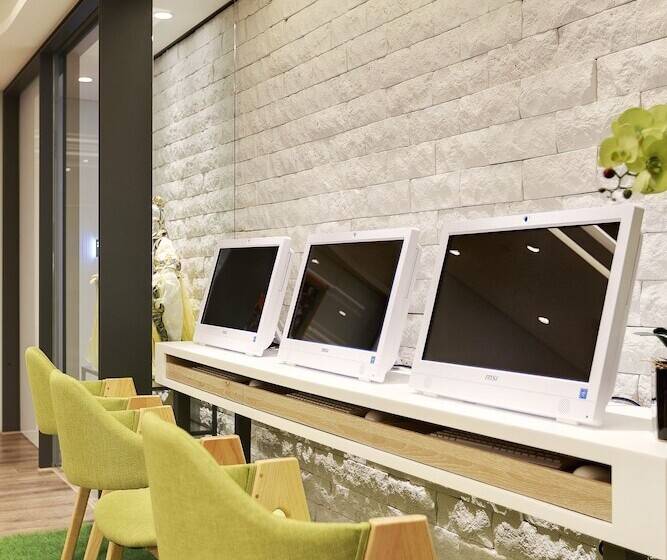 Taiwan Youth Hostel & Capsule