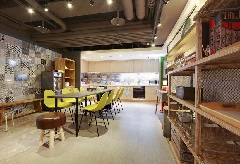 Taiwan Youth Hostel & Capsule