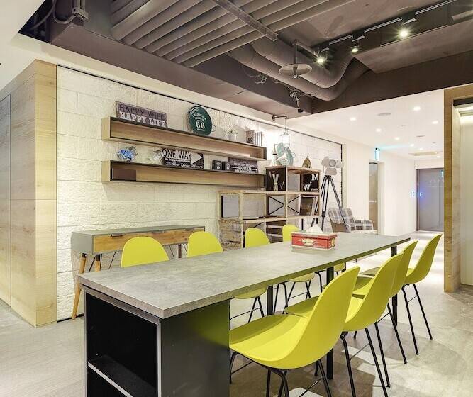 Taiwan Youth Hostel & Capsule