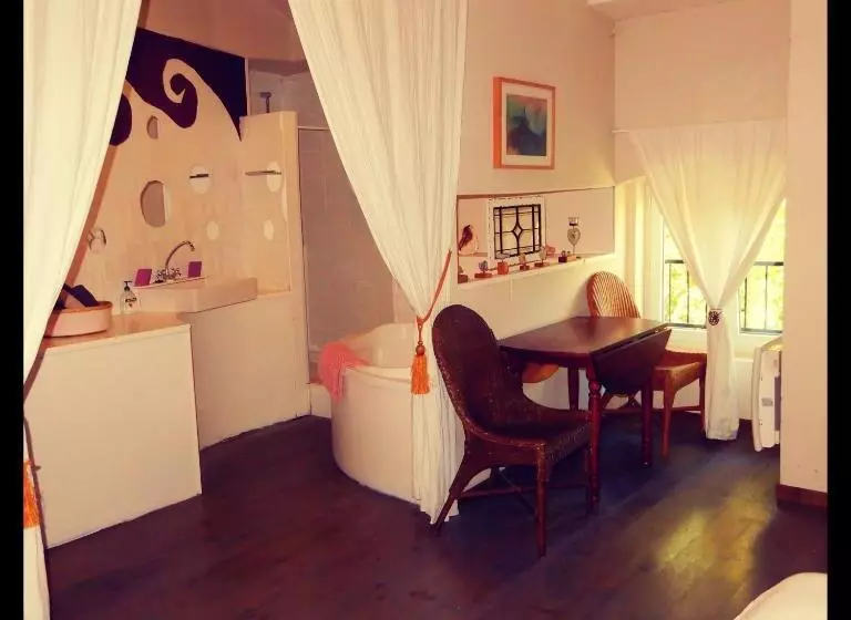 Aamiaismajoitus (B&B) Le Dinanga