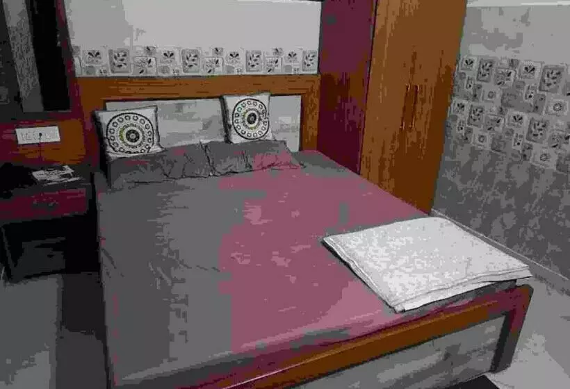 ホテル Spot On Om Fort Inn